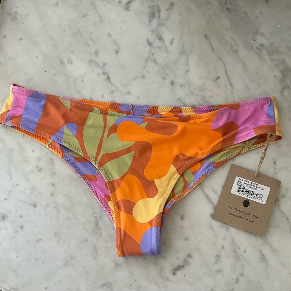Aloe Aloe Hipster Bikini Bottom size Medium Shaved Ice Vibrant Reversible NWT - Picture 3 of 8
